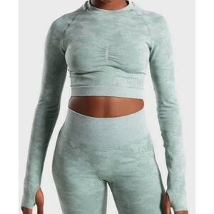 GYMSHARK Adapt Camo Seamless Long-Sleeve Crop Top in Light Green